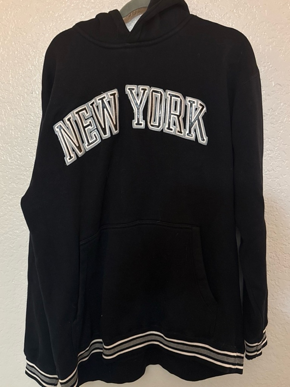 Black Crewneck Sweatshirt with 'New York' Appliqué